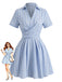 Blaues, vertikal gestreiftes Kleid im Stil der 1950er Jahre mit Johnny-Kragen und gekreuzten Trägern – Vintage-Kleid, Retro-Mode, Rockabilly