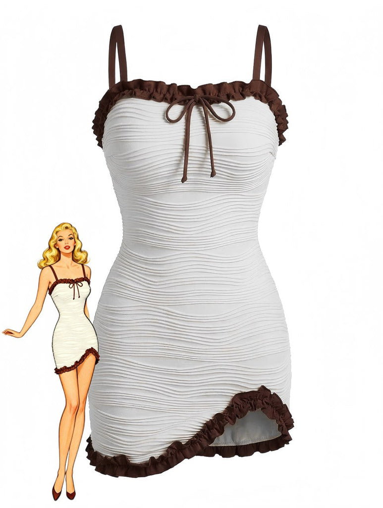 2-teiliger weißer, strukturierter Badeanzug im Stil der 1960er Jahre mit Rüschen und Bindeband vorne – Vintage-Badeanzug, Pin-up-Stil, elegantes Rot