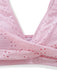 Nahaufnahme eines rosa BHs mit Ösenverzierungen auf weißem Hintergrund