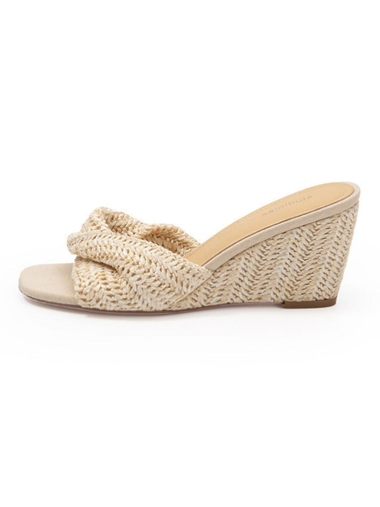 Beige Sandalen mit Zehen und Raffia