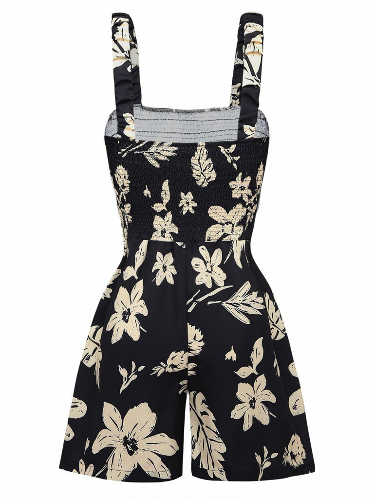 Schwarzer geblümter Jumpsuit auf weißem Hintergrund