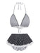 Bikini-Set mit grauem Oberteil und schwarzem gepunktetem Höschen auf weißem Hintergrund