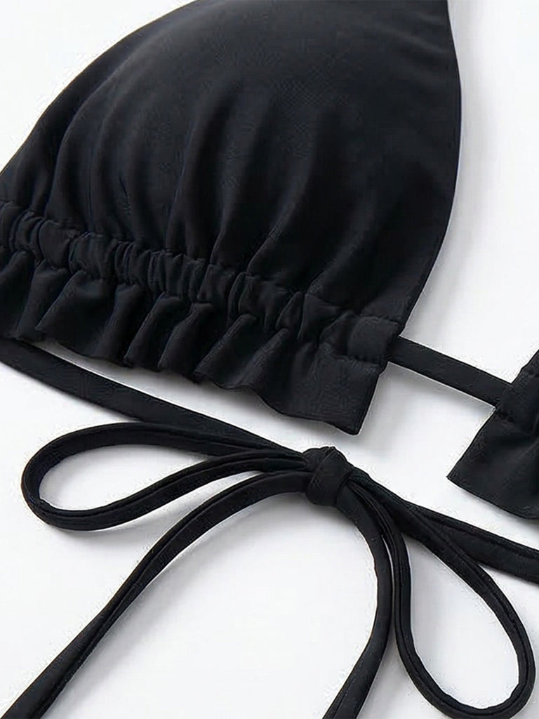 Schwarzer Strickbikini im Stil der 1980er-Jahre – Vintage-Mode, Retro-Stil, klassisches Schwarz