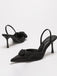 Schwarze, einfarbige Pumps mit 3D-Rosenmuster und spitzer Zehenpartie