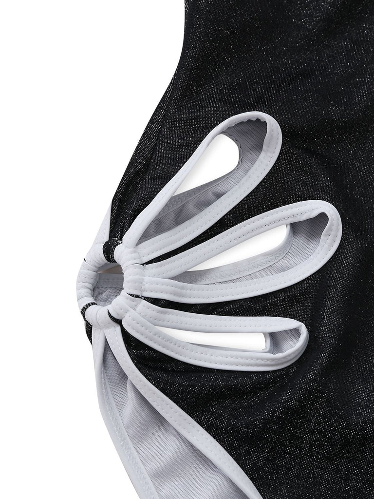 Nahaufnahme eines schwarz-weißen Schuhs mit einzigartigem Sohlendesign auf weißem Hintergrund