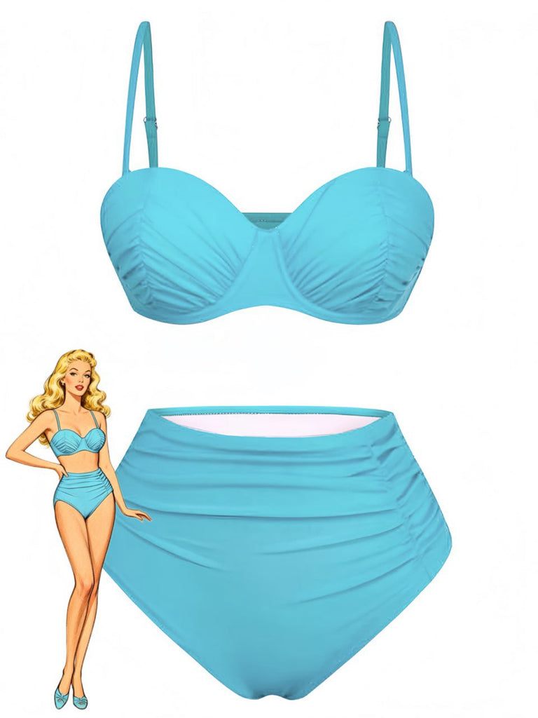 Blaues Bikini-Set mit einer Illustration einer Frau im Vintage-Stil auf weißem Hintergrund