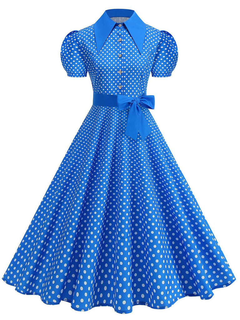Vintage-Swingkleid mit Polka-Dots, Gürtel und Hemdkragen im klassischen Retro-Stil der 1950er Jahre.