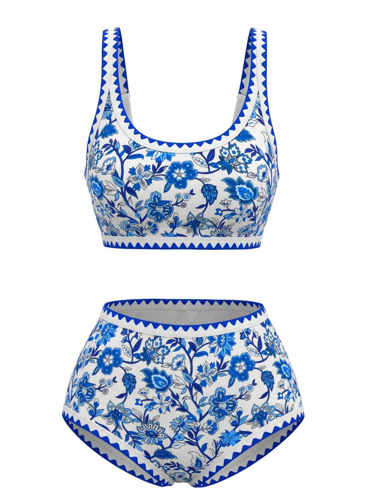 Vorderansicht des blauen Bikini-Sets mit Blumenmuster, die den hohen Bund und die breiten Schulterträger zeigt.