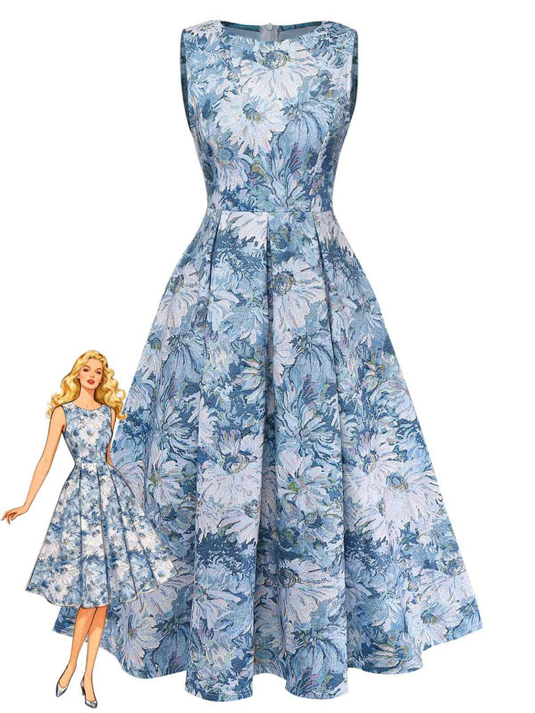 Blaues Blumenkleid mit einer Barbie-Puppe, die es trägt, vor weißem Hintergrund