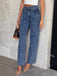 Blaue Vintage-Jeans im Stil der 1960er Jahre mit gekreuzten Trägern – Vintage-Mode, Retro-Stil