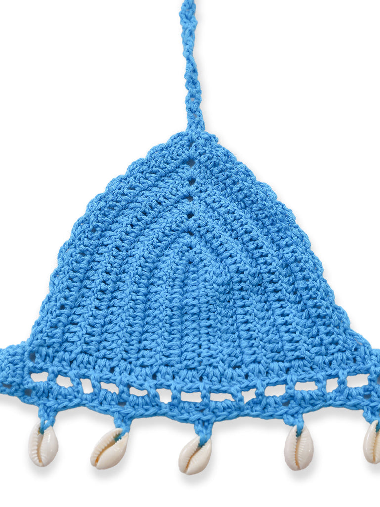 Blauer gehäkelter Strandbikini im Stil der 1970er Jahre – Vintage-Mode, Retro-Stil