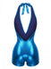 Glänzender blauer Jumpsuit mit Neckholder-Design auf weißem Hintergrund