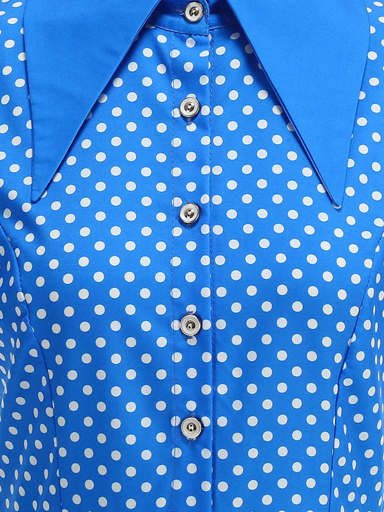 Vintage-Swingkleid mit Polka-Dots, Gürtel und Hemdkragen im klassischen Retro-Stil der 1950er Jahre.