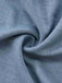 Blauer Jumpsuit aus den 1930er Jahren mit tiefem V-Ausschnitt, Stufenrock und Raffungen – Stoffstruktur im Detail