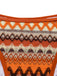 Braunes Boho-Bikini-Set im Stil der 1970er Jahre mit geometrischem Strickmuster und Neckholder – Stoffdetails