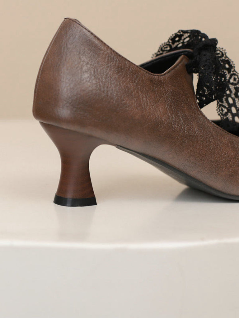 Retro Stage Vintage-Mary-Jane-Pumps mit zarter Spitzenschleife für elegante Anlässe.