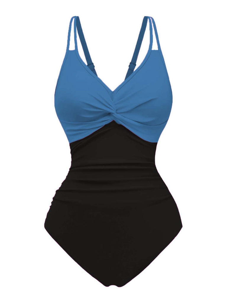 Zweifarbiger blauer und schwarzer Badeanzug auf weißem Hintergrund