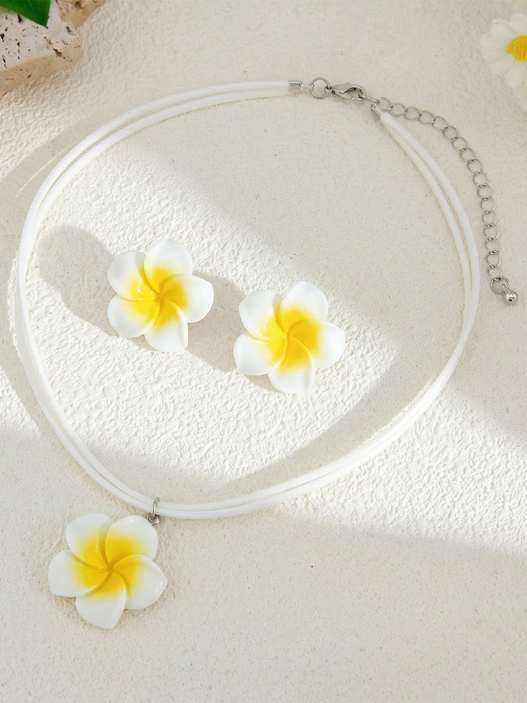 Ohrringe mit Blumen und Nieten
