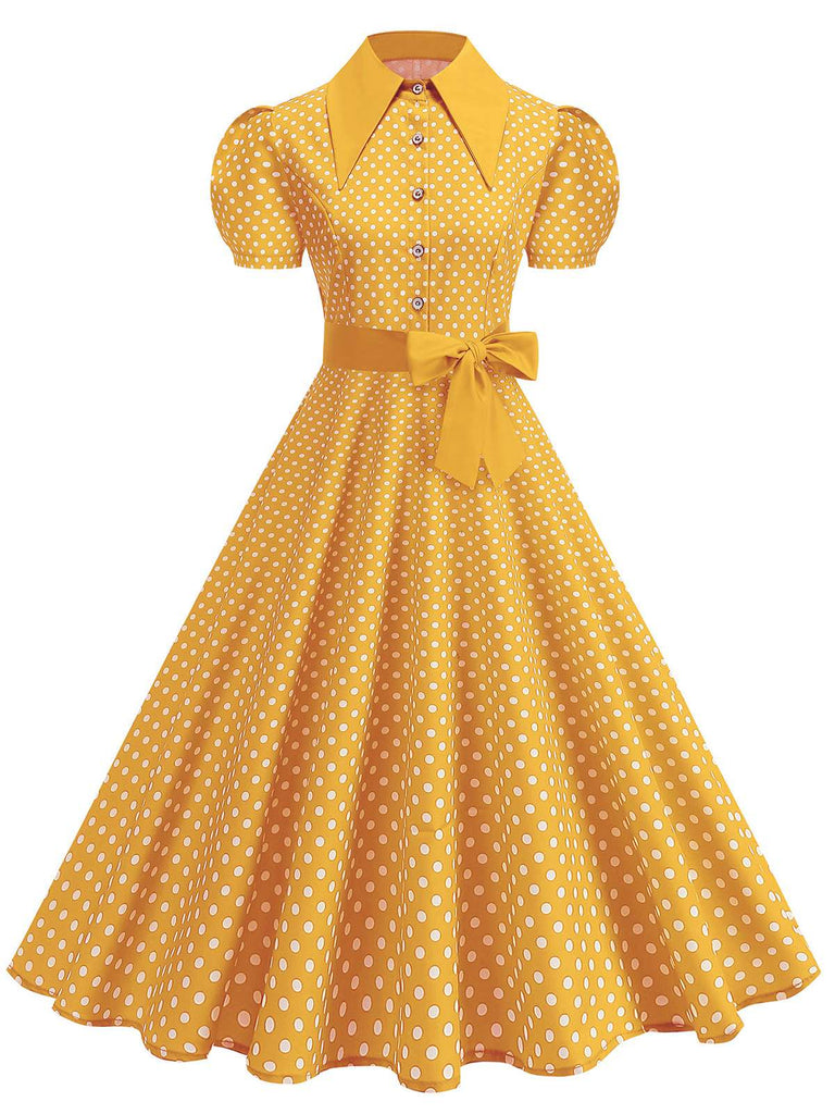 Vintage-Swingkleid mit Polka-Dots, Gürtel und Hemdkragen im klassischen Retro-Stil der 1950er Jahre.