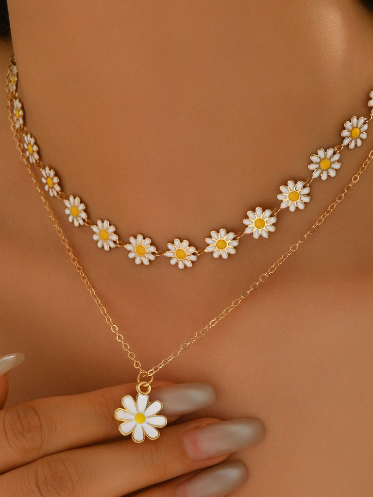Goldene Halskette – Vintage-Mode, Retro-Stil, glamouröses Gold