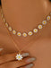 Goldene Halskette – Vintage-Mode, Retro-Stil, glamouröses Gold