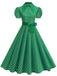 Vintage-Swingkleid mit Polka-Dots, Gürtel und Hemdkragen im klassischen Retro-Stil der 1950er Jahre.