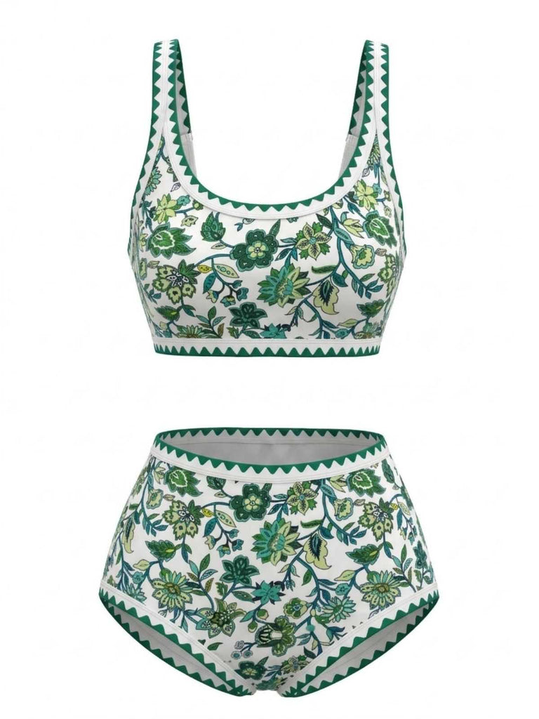 Vorderansicht des hochgeschnittenen Bikini-Sets mit Blumenmuster in Grün und Weiß mit passendem grünem Muschelsaum.