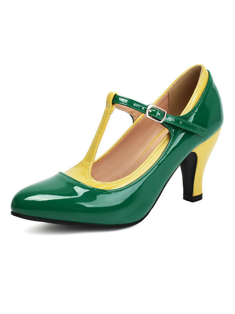 Grüner und gelber High Heel auf weißem Hintergrund