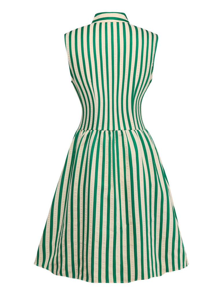 Grün-weiß gestreiftes Kleid auf weißem Hintergrund