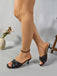 Sandalen mit Raffung und Kittenabsatz
