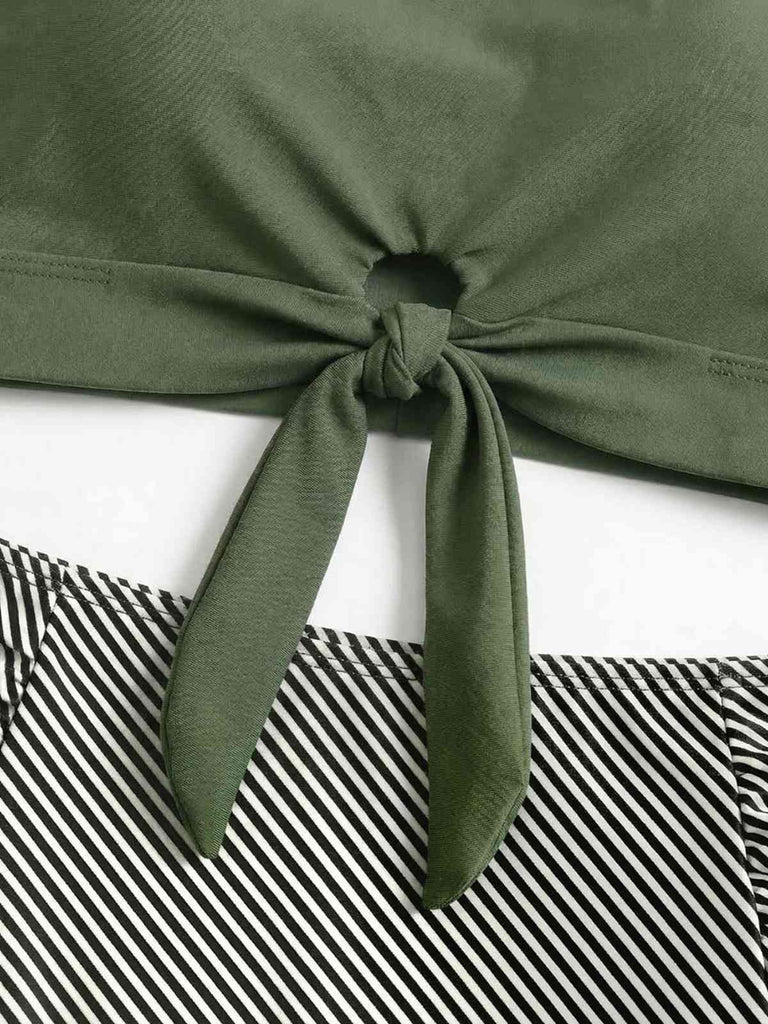 Vintage-Tankini in Olivgrün im Stil der 1940er Jahre mit Bindeband vorne und hochgeschnittenem Höschen – perfekt für einen schmeichelhaften Retro-Look am Strand oder Pool.