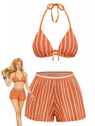 Orange-weiß gestreiftes Bikini-Set mit passender Shorts auf weißem Hintergrund