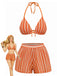 Orange-weiß gestreiftes Bikini-Set mit passender Shorts auf weißem Hintergrund