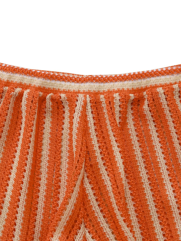 Nahaufnahme eines orange-beigen gestreiften Stoffes mit ausgefranstem Rand.