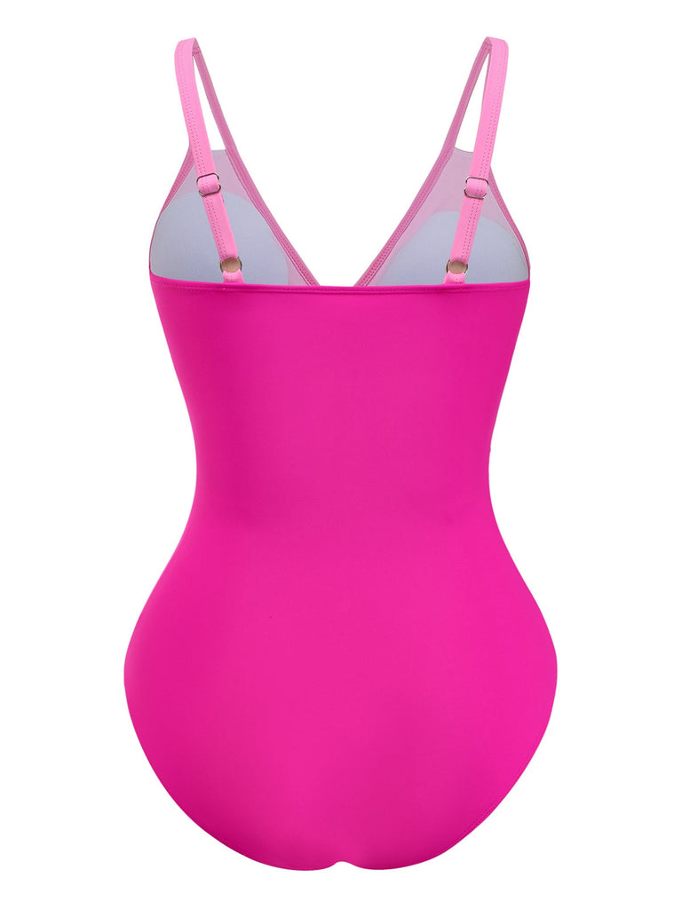 Rosa Badeanzug mit dünnen Trägern auf weißem Hintergrund