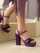 Lila Sandalen mit Knöchelriemen, Blockabsatz und Zehen