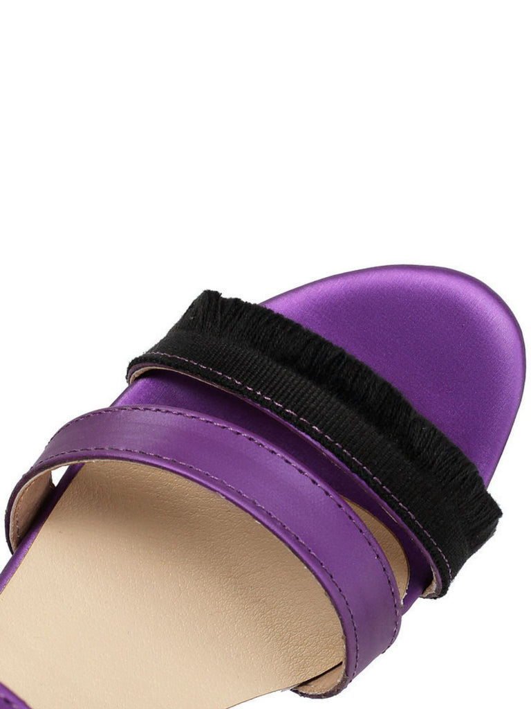 Lila Sandalen mit Knöchelriemen, Blockabsatz und Zehen