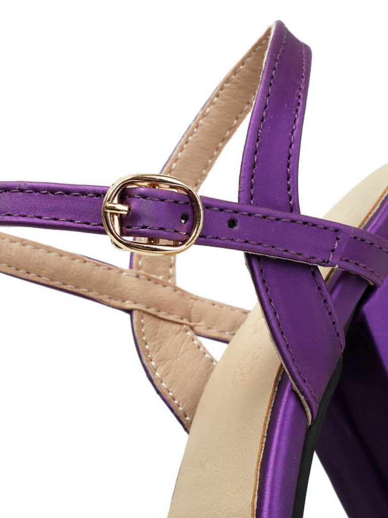 Lila Sandalen mit Knöchelriemen, Blockabsatz und Zehen