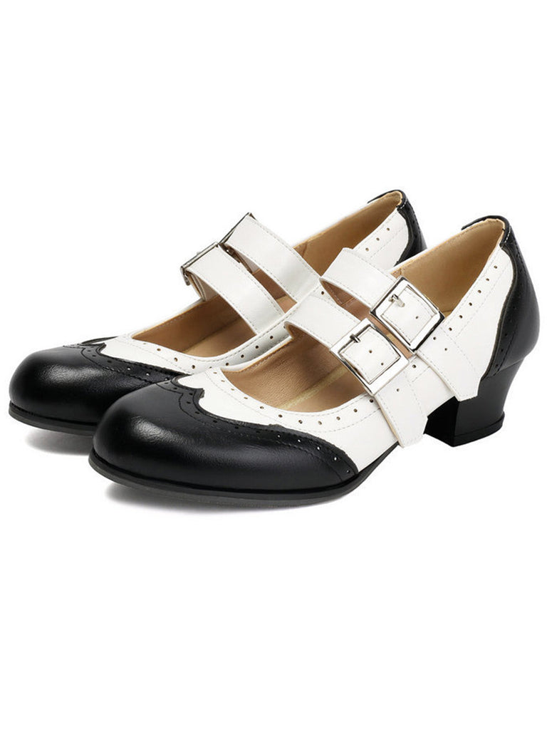 Schuhe mit Spitz und Schnalle