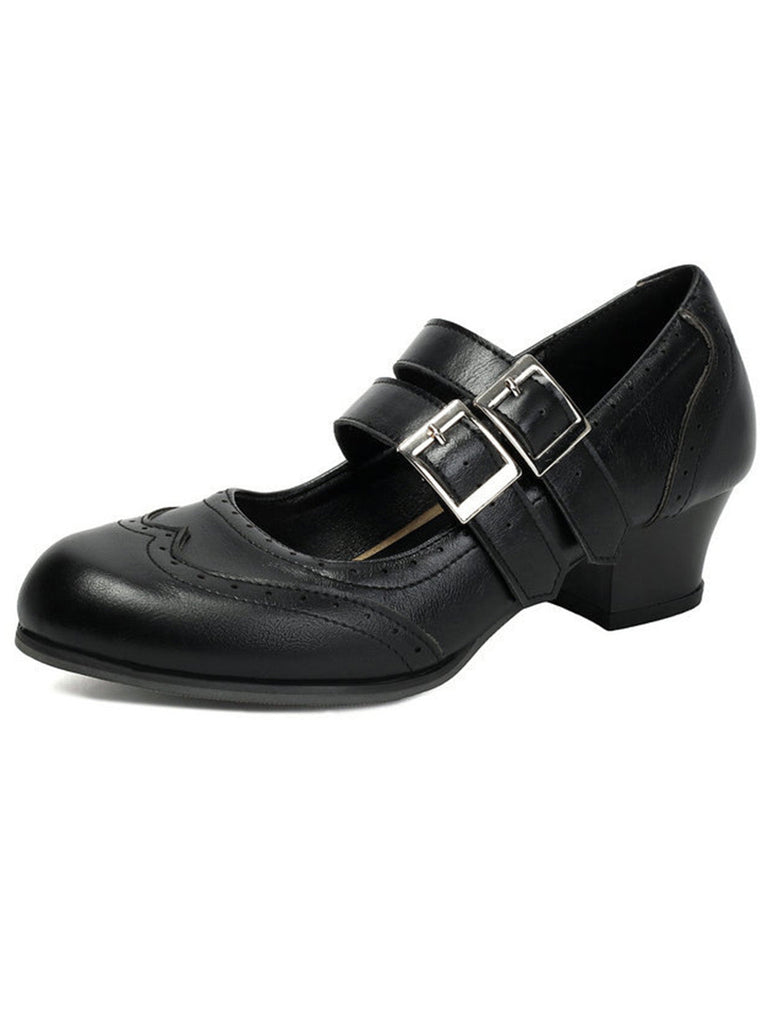 Schuhe mit Spitz und Schnalle
