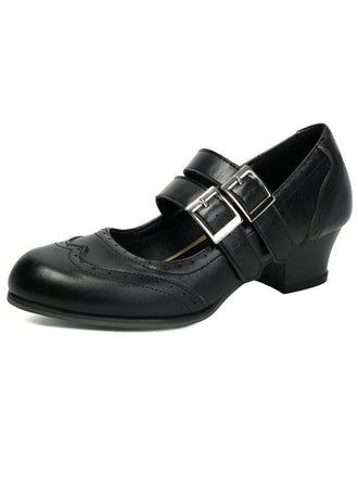 Schuhe mit Spitz und Schnalle