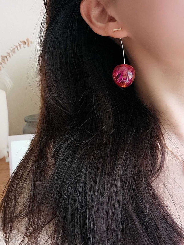Ohrringe mit Kirschblüten-Anhänger in Rot – Vintage-Mode, Retro-Stil, elegantes Rot
