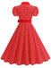 Vintage-Swingkleid mit Polka-Dots, Gürtel und Hemdkragen im klassischen Retro-Stil der 1950er Jahre.