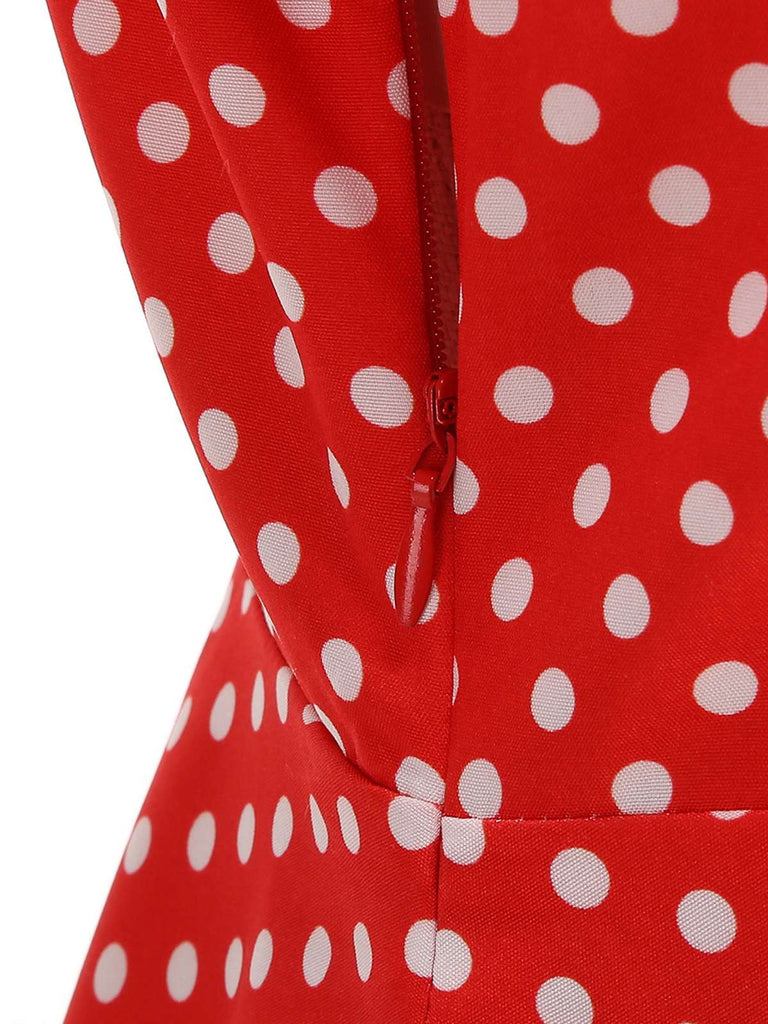 Vintage-Swingkleid mit Polka-Dots, Gürtel und Hemdkragen im klassischen Retro-Stil der 1950er Jahre.