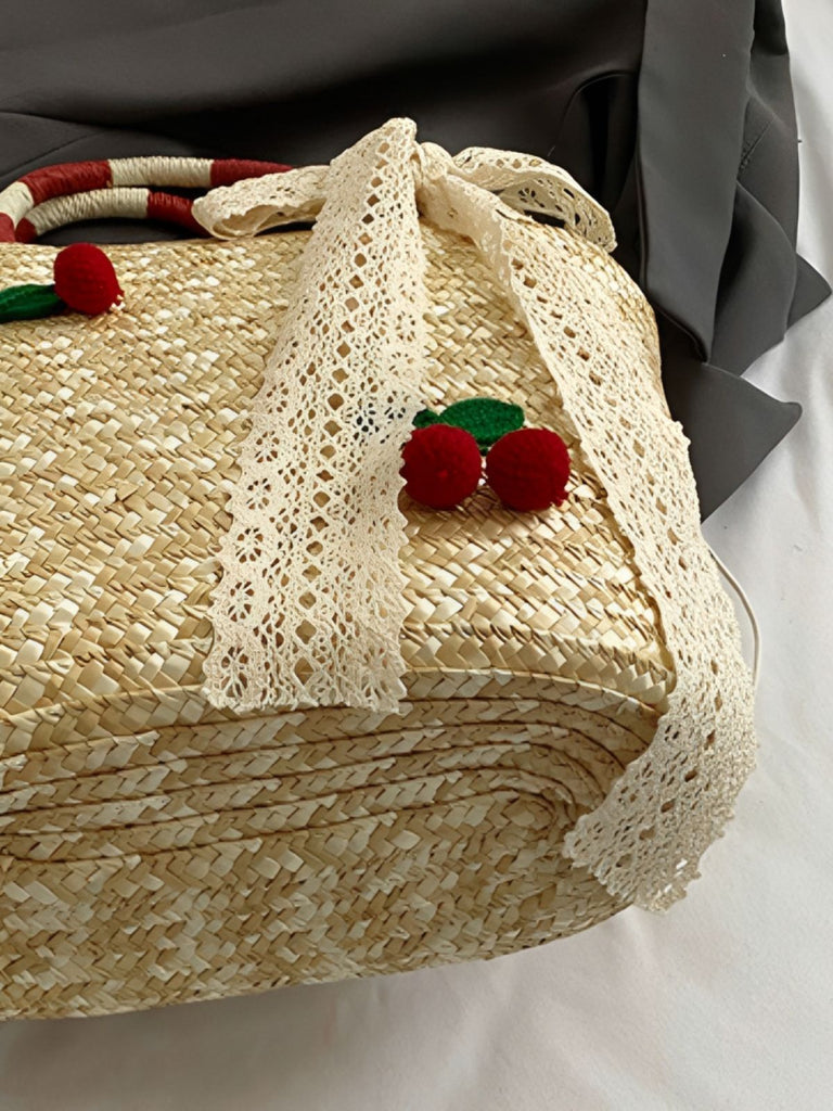 Retro-Strohtasche mit Kirschapplikation, Schleife und Kordelzug – Vintage-Mode, Retro-Stil