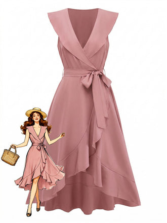 Rosa Kleid mit einer Frau, die einen Korb hält, vor weißem Hintergrund