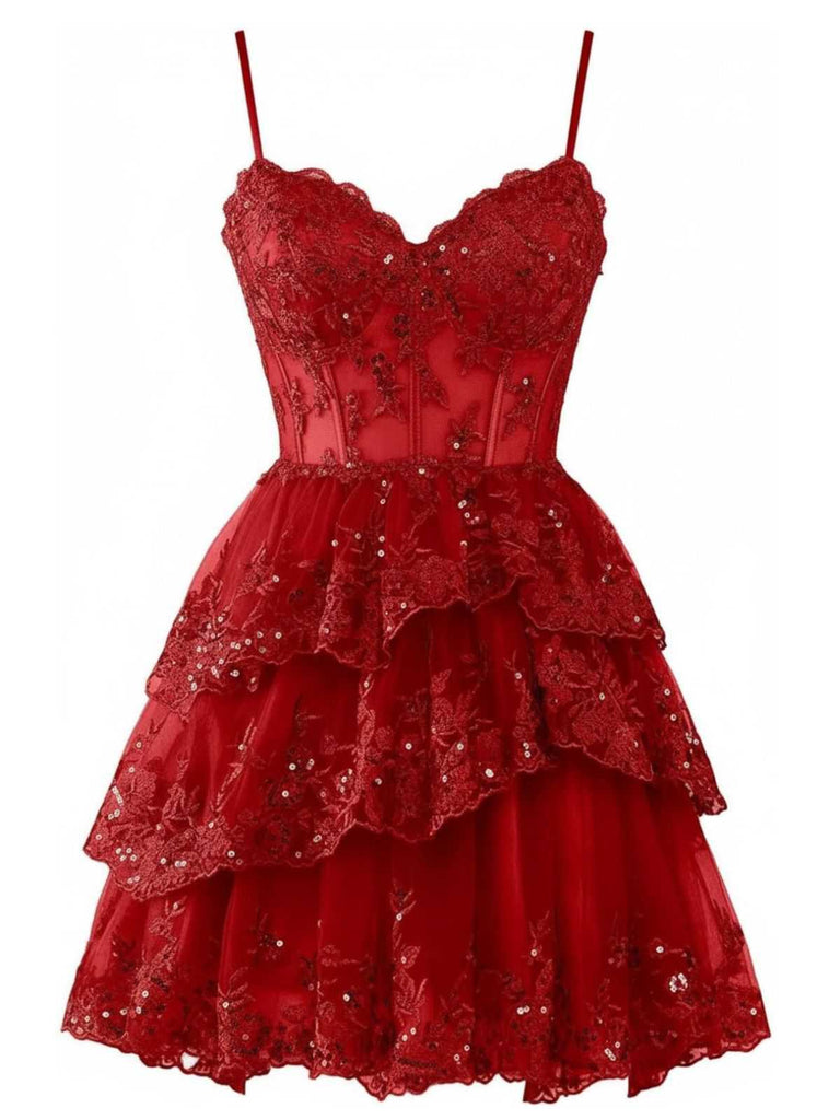 Ein leuchtend rotes Minikleid mit herzförmigem Ausschnitt, aufwendigen Spitzenapplikationen am Oberteil und einem voluminösen, gestuften Tüllrock.