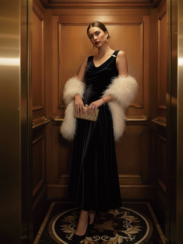 Schwarz 1930er Samt Wasserfallausschnitt Federbrosche Kleid