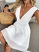 White 1950er Plunging Gesmokt Waist Textured Abwesenheits Kleid