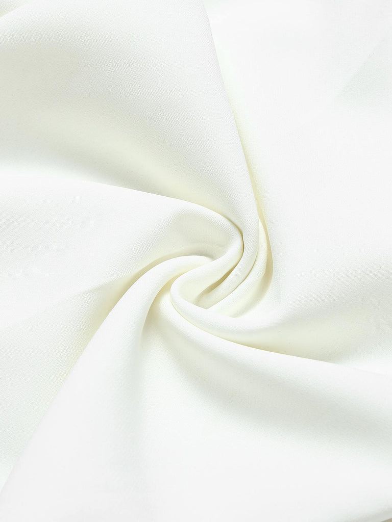 Weiße 50er Hose mit roter Doppelknopfleiste